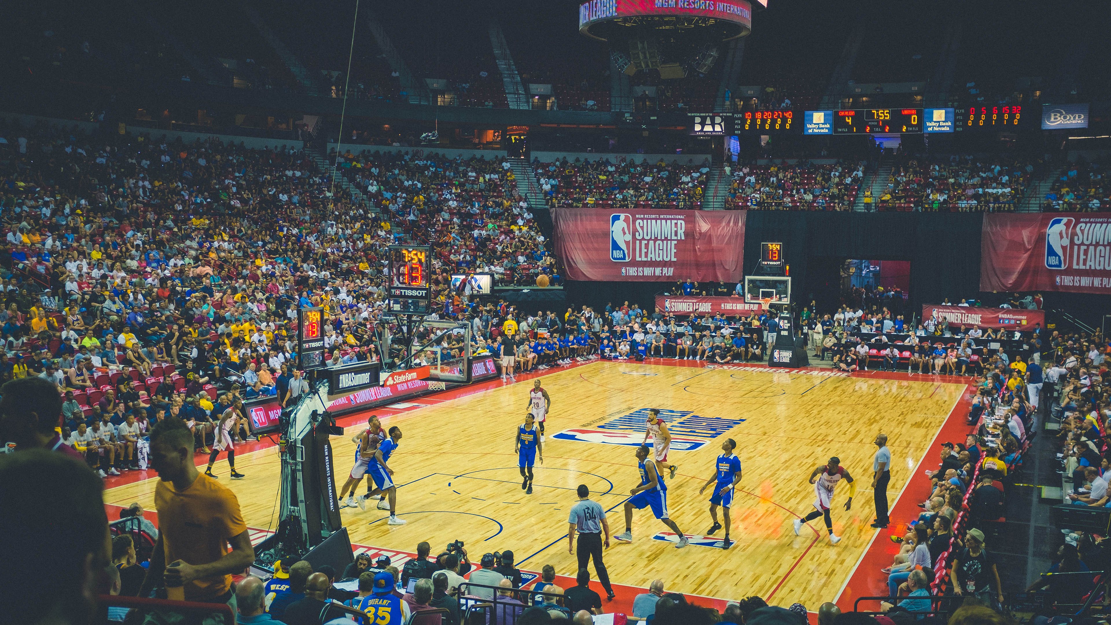 电竞直播平台内容生态建设及优质内容激励机制，电竞比赛直播产业